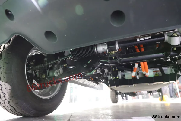 FAW Jiefang Luxury Edition 4X2(6 wheels) 3.3m Single-Row Electric Refrigerated Truck Zhongqi Xinneng 43.2kWh Chassis (2) | 86Trucks
