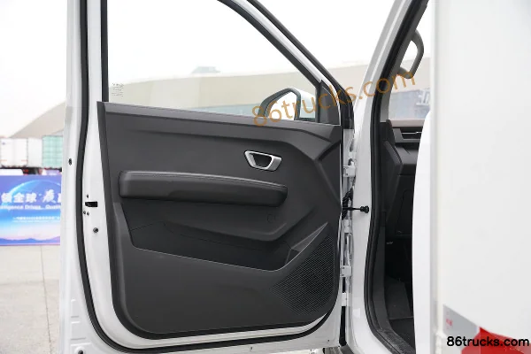 FAW Jiefang 2L Gasoline 141 hp 4X2(6 wheels) Xingrui 5-speed 2.7m Double Row Van Truck Cab (3) | 86Trucks