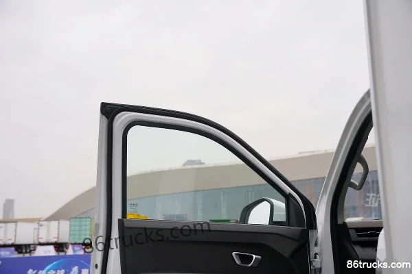FAW Jiefang 2L Gasoline 141 hp 4X2(6 wheels) Xingrui 5-speed 2.7m Double Row Van Truck Cab (2) | 86Trucks