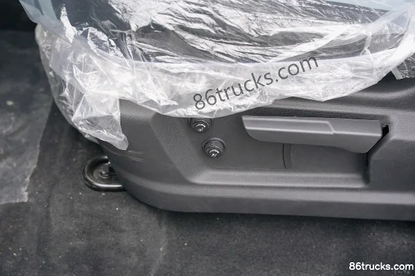 FAW Jiefang Deluxe 3.47m Single Row Electric Stake Micro Truck Zhongqi Xinneng 57.9kWh 4X2(6 wheels) Cab (3) | 86Trucks