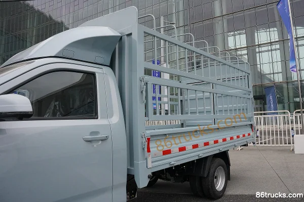 FAW Jiefang Deluxe 3.47m Single Row Electric Stake Micro Truck Zhongqi Xinneng 57.9kWh 4X2(6 wheels) Body (1) | 86Trucks