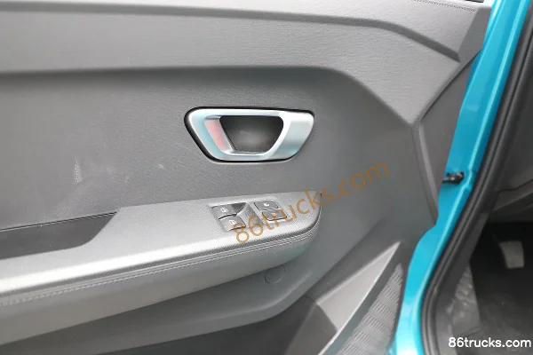 FAW Jiefang Luxury Edition 1.6L CNG 105 hp 4X2(6 wheels) Dongan 5-speed 3.3m Single Row Flatbed Micro Truck (Single Rear Tire) Cab (3) | 86T