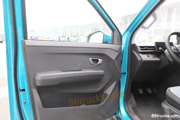 FAW Jiefang Luxury Edition 1.6L CNG 105 hp 4X2(6 wheels) Dongan 5-speed 3.3m Single Row Flatbed Micro Truck (Single Rear Tire) Cab (2) | 86T