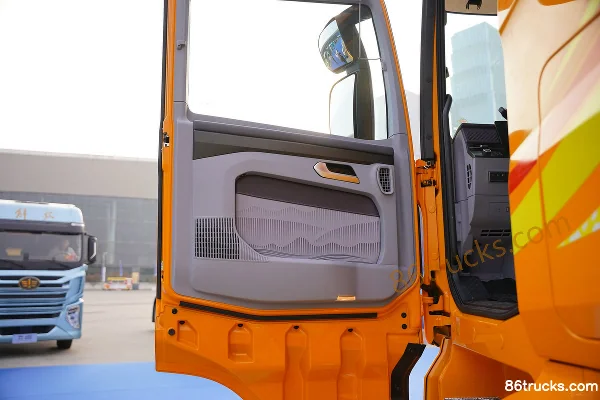 FAW Jiefang J7 Heavy Truck 560hp 6X4(10 wheels) Tractor Truck (FAW Jiefang 12-speed) (Axle Ratio 4.1) Cab (2) | 86Trucks