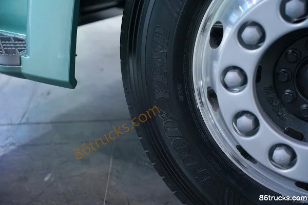 FAW Jiefang Yingtu Business Class 15.6L LNG 660 hp 6X4(10 wheels) FAW Jiefang 12-Speed AMT Automatic L2 Tractor Truck Chassis (2) | 86Trucks