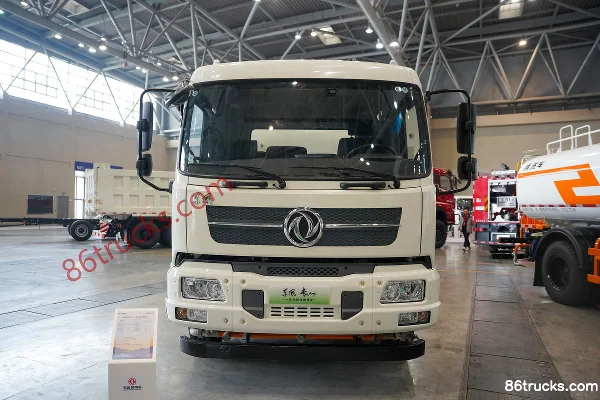 Dongfeng Tianjin VR 220 hp 4X2(6 wheels) green sprinkler truck Exterior (2) | 86Trucks
