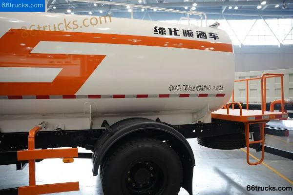 Dongfeng Tianjin VR 220 hp 4X2(6 wheels) green sprinkler truck Body (3) | 86Trucks