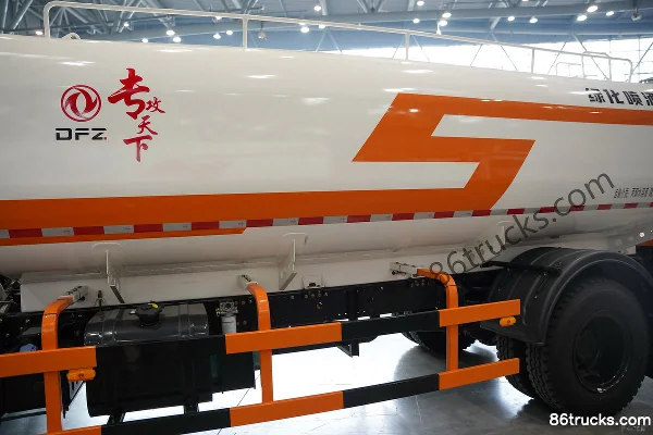 Dongfeng Tianjin VR 220 hp 4X2(6 wheels) green sprinkler truck Body (2) | 86Trucks