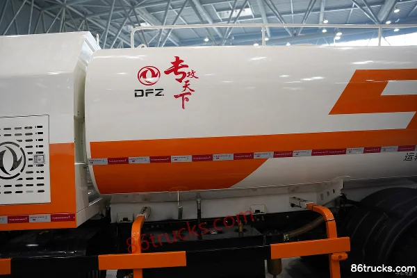 Dongfeng Tianjin VR 230 hp 4X2(6 wheels) cleaning truck Body (3) | 86Trucks