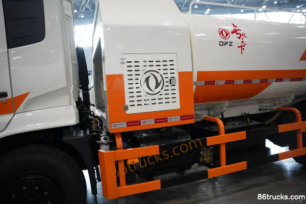 Dongfeng Tianjin VR 230 hp 4X2(6 wheels) cleaning truck Body (1) | 86Trucks