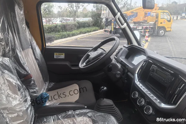 JMC Shunda Narrow Body 116hp 4X2(6 wheels) Aerial Work Truck (Chengli Brand) Cab (3) | 86Trucks