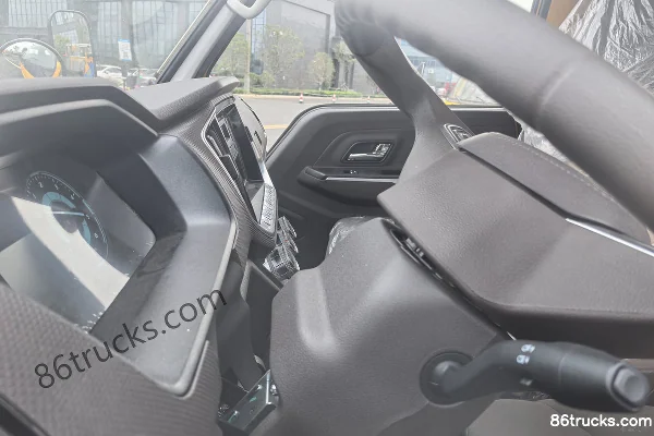 JMC Shunda Narrow Body 116hp 4X2(6 wheels) Aerial Work Truck (Chengli Brand) Cab (1) | 86Trucks