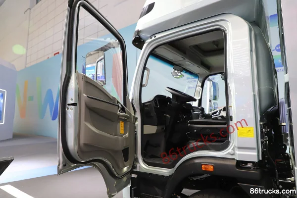 Sinotruk HOWO Tongshuai 2019 156 hp 4X2(6 wheels) 5.15m single-row stake truck (China VI) Cab (1) | 86Trucks