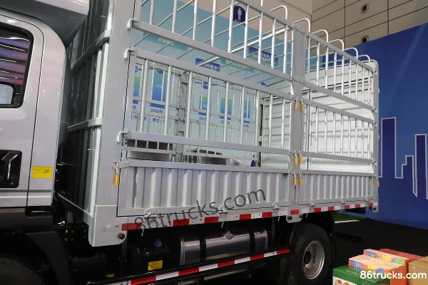 Sinotruk HOWO Tongshuai 2019 156 hp 4X2(6 wheels) 5.15m single-row stake truck (China VI) Body (2) | 86Trucks