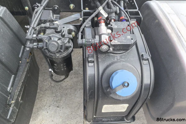 FAW Jiefang Hu VH 2,5L diesel 180 ch 4X2(6 roues) Fast Gear 10 vitesses 4,16 m cabine simple grille camion léger Châssis (2) | 86Trucks