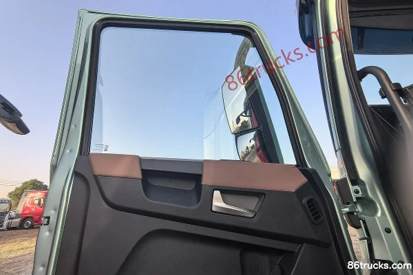 Dongfeng Tianlong Flagship KX King Edition 14.5L LNG 630hp 6X4(10 wheels) Eaton 12-speed AMT automatic tractor truck (4500mm wheelbase) Cab