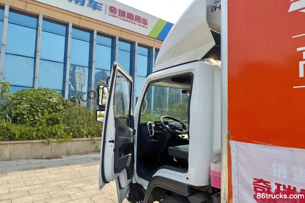 Chery Zero Meter 4.08m Single Row Pure Electric Refrigerated Truck 134kWh 4X2(6 wheels) Cab (1) | 86Trucks