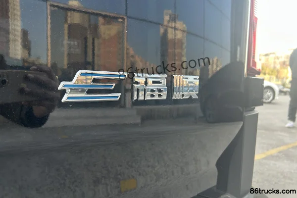 JMC E Fushun 2025 clear window version electric 5-seat 4.885m short wheelbase low roof van 41.86kWh Caisse (3) | 86Trucks
