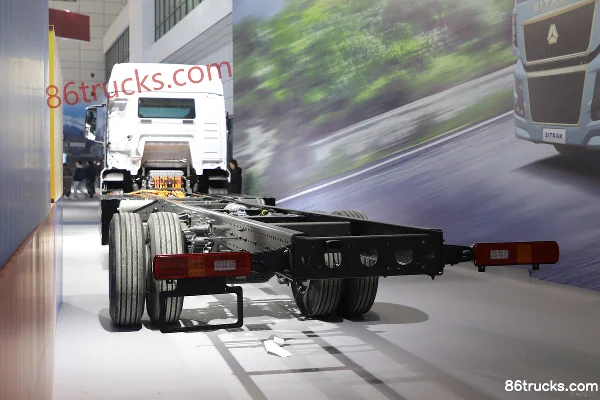 Sitrak C5L Full Attendance King 4X2(6 wheels) 9.6m Pure Electric Van Cargo Truck CATL 352kWh Exterior (2) | 86Trucks