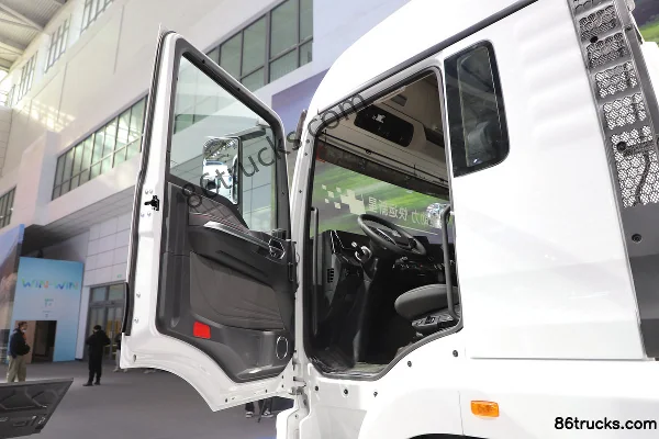 Sitrak C5L Full Attendance King 4X2(6 wheels) 9.6m Pure Electric Van Cargo Truck CATL 352kWh Cab (1) | 86Trucks