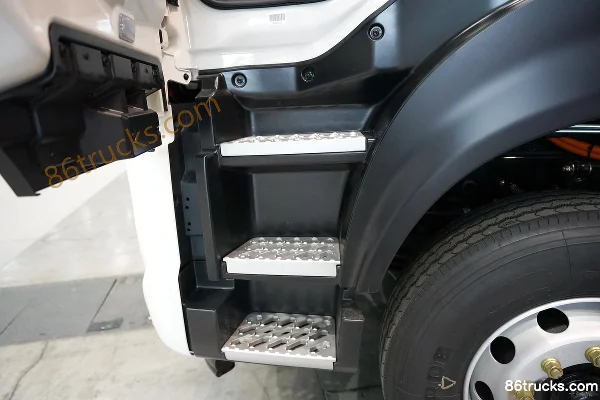 Dongfeng Tianjin KR PLUS 8X4(12 wheels) Pure Electric Box Cargo Truck CATL 400kWh Cab (3) | 86Trucks