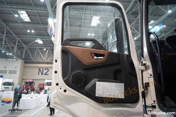 Dongfeng Tianjin KR PLUS 8X4(12 wheels) Pure Electric Box Cargo Truck CATL 400kWh Cab (1) | 86Trucks