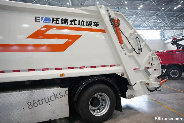 Dongfeng Tianjin KR 4X2(6 wheels) Pure Electric Compactor Garbage Truck Body (3) | 86Trucks
