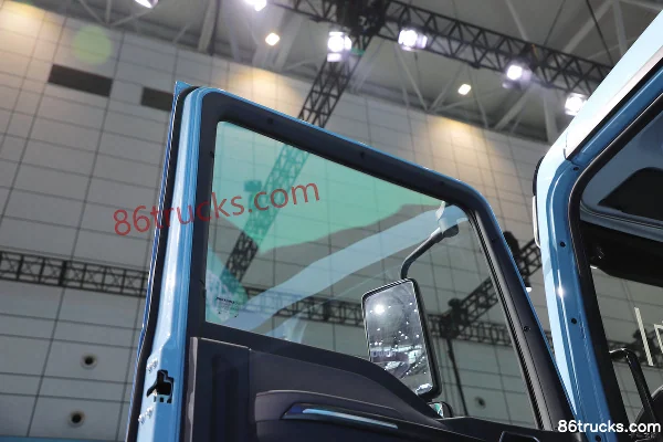 Sinotruk HOWO TX EV 6X4(10 wheels) Battery Swap Electric Tractor Truck 400.619kWh Cab (2) | 86Trucks