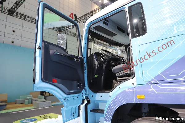 Sinotruk HOWO TX EV 6X4(10 wheels) Battery Swap Electric Tractor Truck 400.619kWh Cab (1) | 86Trucks