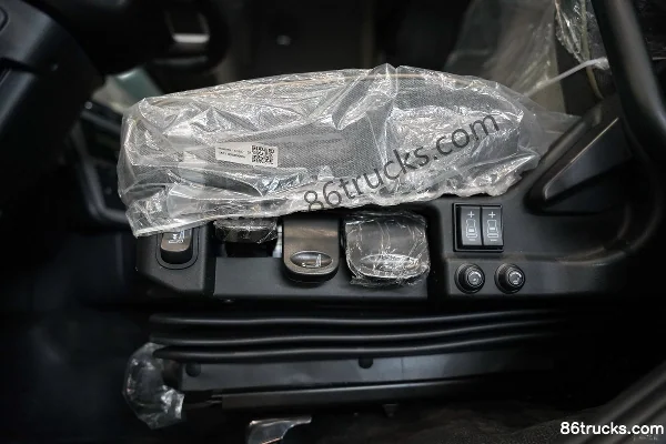 Dongfeng Commercial Vehicle Dongfeng Tianlong KC 8X4(12 wheels) 8.8m Electric Dump Truck CATL 600kWh Cab (3) | 86Trucks