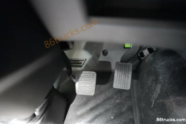 Dongfeng Commercial Vehicle Dongfeng Tianlong KC 8X4(12 wheels) 8.8m Electric Dump Truck CATL 600kWh Cab (2) | 86Trucks
