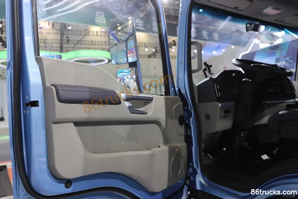 Sinotruk HOWO Tongshuai PRO 4.15m Single Row Pure Electric Flatbed Light Truck CATL 165.15kWh 4X2(6 wheels) Cab (3) | 86Trucks