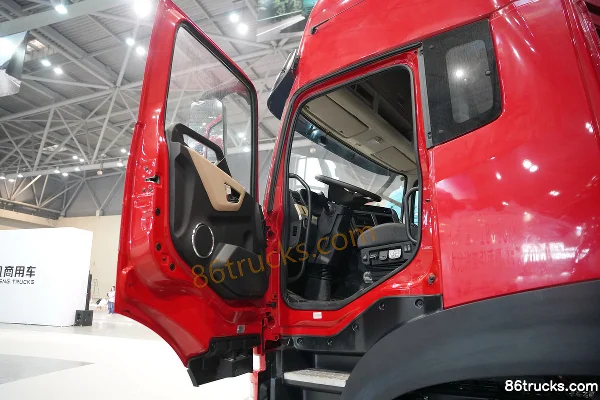 Dongfeng Commercial Vehicle Dongfeng Tianlong KL 4X2(6 wheels) Battery Swap Electric Tractor Truck CATL 400kWh Cab (1) | 86Trucks
