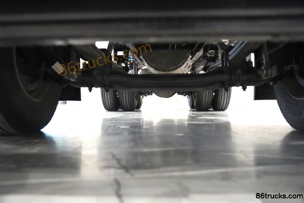 Dongfeng Commercial Vehicle Dongfeng Tianlong KL 6X4(10 wheels) Electric Tractor Truck CATL 497kWh Chassis (1) | 86Trucks