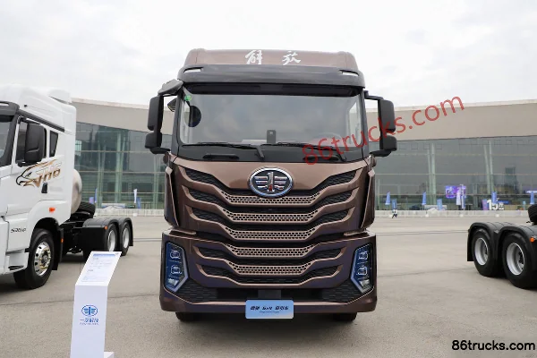 FAW Jiefang Yingchi 12.5L LNG 500 hp 6X4(10 wheels) FAW Jiefang 12-Speed Hazardous Materials Tractor Truck Exterior (2) | 86Trucks