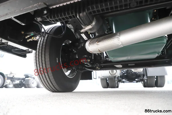 FAW Jiefang Yingchi 12.5L LNG 500 hp 6X4(10 wheels) FAW Jiefang 12-Speed Hazardous Materials Tractor Truck Chassis (2) | 86Trucks