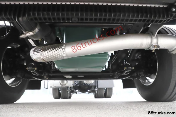 FAW Jiefang Yingchi 12.5L LNG 500 hp 6X4(10 wheels) FAW Jiefang 12-Speed Hazardous Materials Tractor Truck Chassis (1) | 86Trucks