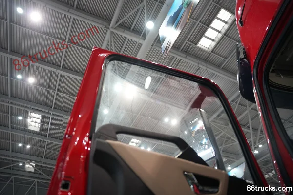 Dongfeng Commercial Vehicle Dongfeng Tianlong KL 6X4(10 wheels) Electric Tractor Truck Sunwoda 352kWh Cab (2) | 86Trucks