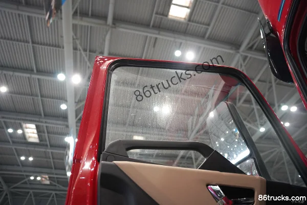 Dongfeng Commercial Vehicle Dongfeng Tianlong KL 6X4(10 wheels) Battery Swap Electric Tractor Truck CATL 600kWh Cab (3) | 86Trucks