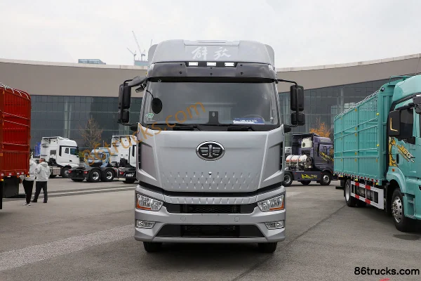 FAW Jiefang J6L Elite Edition 7.8L Diesel 320 hp 4X2(6 wheels) Fast Gear 8-speed High Roof 6.75m Semi-row Stake Truck Exterior (2) | 86Truck
