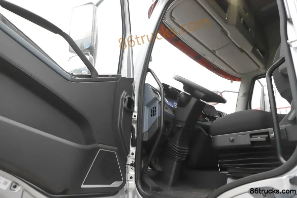 FAW Jiefang J6L Elite Edition 7.8L Diesel 320 hp 4X2(6 wheels) Fast Gear 8-speed High Roof 6.75m Semi-row Stake Truck Cab (3) | 86Trucks