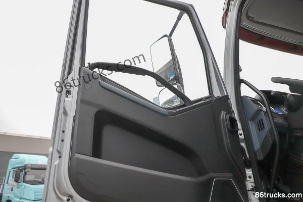 FAW Jiefang J6L Elite Edition 7.8L Diesel 320 hp 4X2(6 wheels) Fast Gear 8-speed High Roof 6.75m Semi-row Stake Truck Cab (2) | 86Trucks