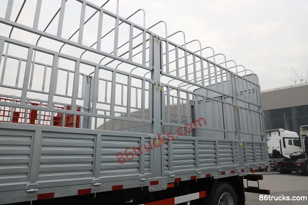 FAW Jiefang J6L Elite Edition 7.8L Diesel 320 hp 4X2(6 wheels) Fast Gear 8-speed High Roof 6.75m Semi-row Stake Truck Body (3) | 86Trucks