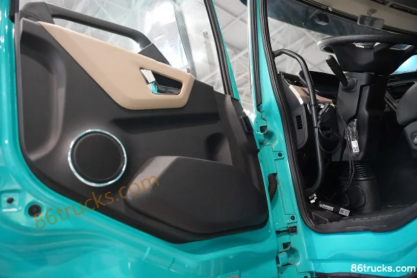 Dongfeng Commercial Vehicle Dongfeng Tianlong KL 6X4(10 wheels) Plug-in Range-Extended Hybrid Tractor Truck Microvast 78.3kWh Cab (3) | 86Tr