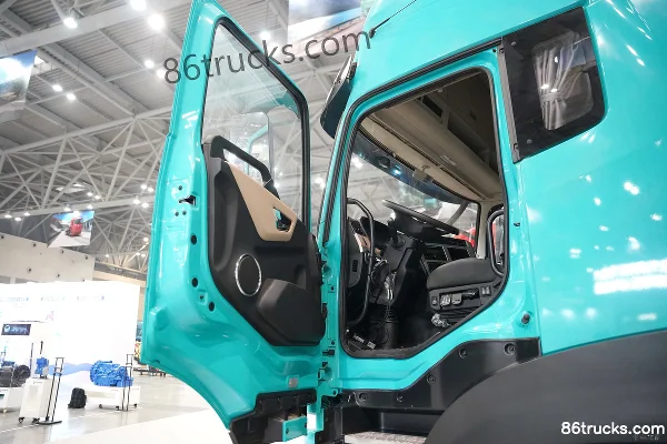 Dongfeng Commercial Vehicle Dongfeng Tianlong KL 6X4(10 wheels) Plug-in Range-Extended Hybrid Tractor Truck Microvast 78.3kWh Cab (1) | 86Tr