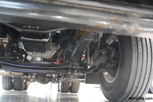Dongfeng Commercial Vehicle Dongfeng Tianlong KL 6X4(10 wheels) Plug-in Range-Extended Hybrid Tractor Truck Microvast 78.3kWh Chassis (3)
