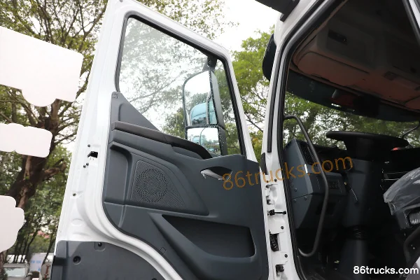 Dongfeng Liuqi Chenglong H7 Heavy Truck 480 hp 4X2(6 wheels) AMT Automatic Tractor Truck (Fast Gear) Cab (3) | 86Trucks