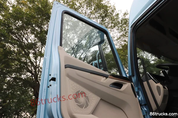 Dongfeng Yiwei 5 6X4(10 wheels) pure electric tractor truck, CATL 400.61kWh Cab (3) | 86Trucks