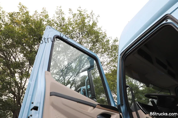 Dongfeng Yiwei 5 6X4(10 wheels) pure electric tractor truck, CATL 400.61kWh Cab (2) | 86Trucks