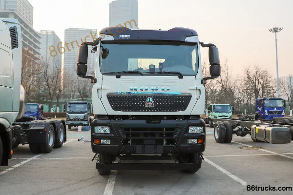 Sinotruk HOWO TX 8X4(12 wheels) Pure Electric Concrete Mixer Truck 400.62kWh (Qingzhuan Brand) Exterior (2) | 86Trucks